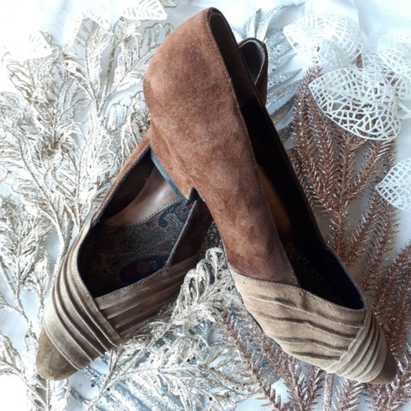 West Avenue Suede Shoe Pointed Toe Low Tan Heels 7 - Picture 2 of 8